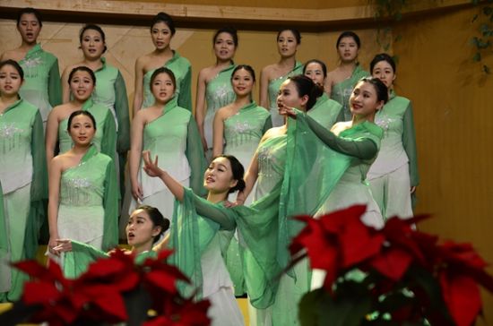 女声合唱湖州民歌《蚕花廿四分》。
